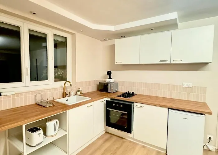 1-cinema 10 Min From Futuroscope *